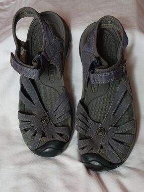 KEEN Rose Sandals Ergonomic Hiking Water Shoes Gorpcore Granola Size 7.5